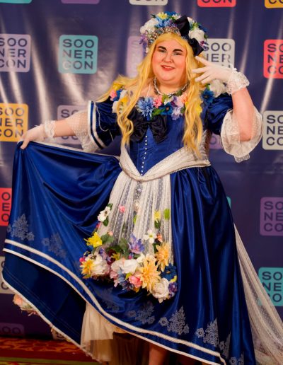 Cosplayer dressed as Alice