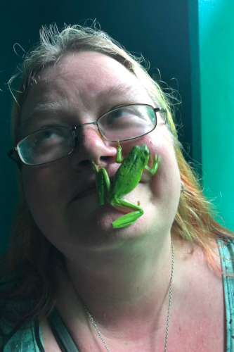 Seanan McGuire with frog